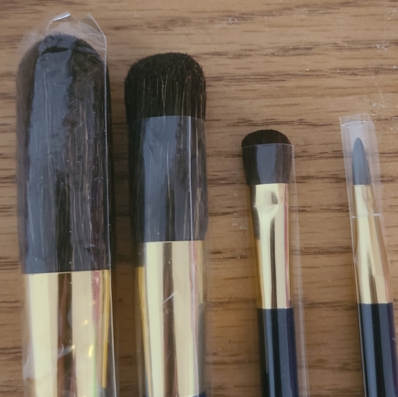 Estee Lauder Makeup Brushes with Case - Picture 4 of 8